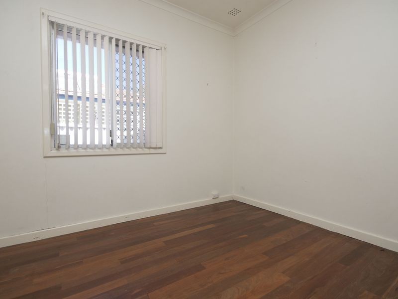 24 Collick Street, Hilton WA 6163