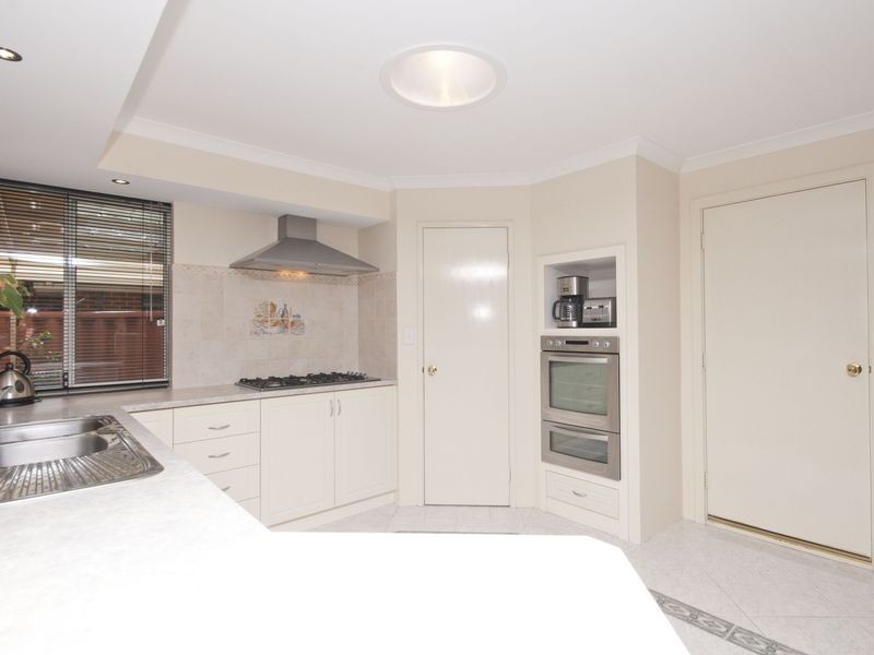 15 Marbella Ave, Seville Grove WA 6112