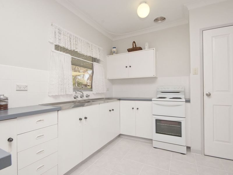 8 O’Sullivan Drive, Camillo WA 6111