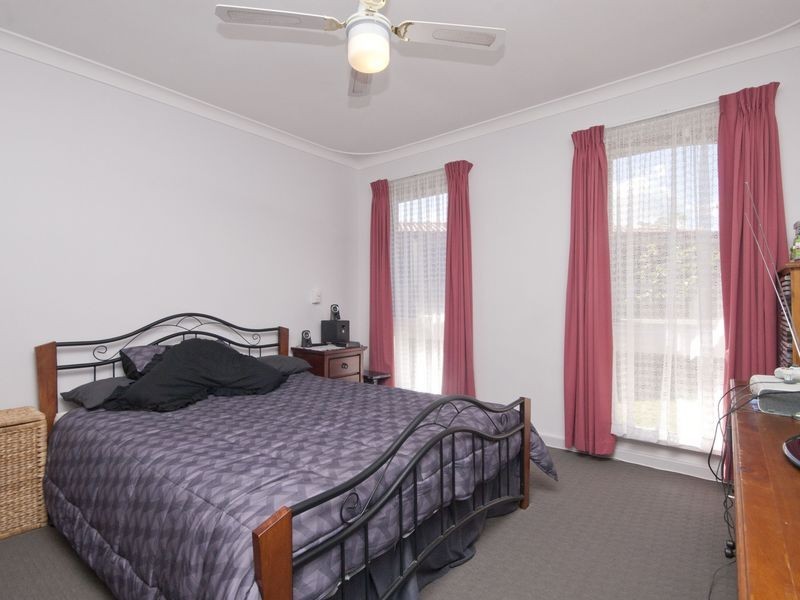 8 O’Sullivan Drive, Camillo WA 6111