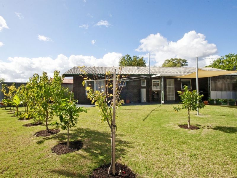 8 O’Sullivan Drive, Camillo WA 6111