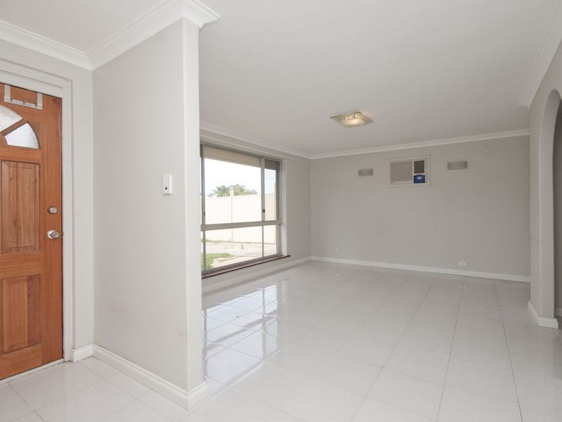 7 Burrowa Street, Armadale WA 6112