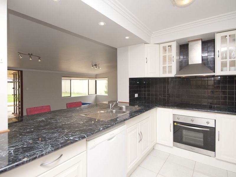 7 Burrowa Street, Armadale WA 6112