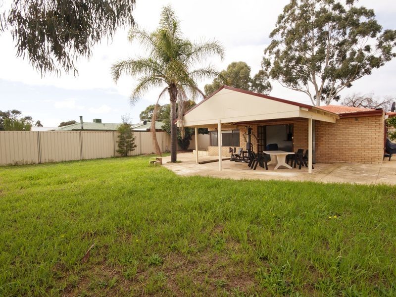 7 Burrowa Street, Armadale WA 6112