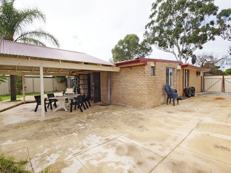 7 Burrowa Street, Armadale WA 6112