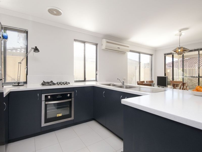 8/18 Mountain View, Kelmscott WA 6111