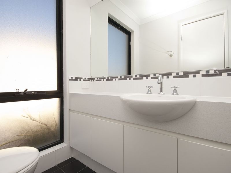 8/18 Mountain View, Kelmscott WA 6111