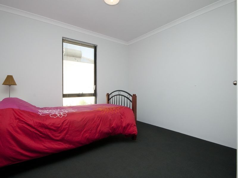 8/18 Mountain View, Kelmscott WA 6111