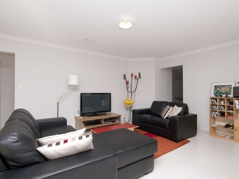 8/18 Mountain View, Kelmscott WA 6111