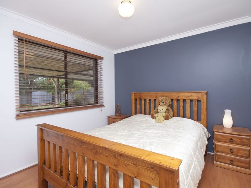 63 Grovelands Drive, Camillo WA 6111