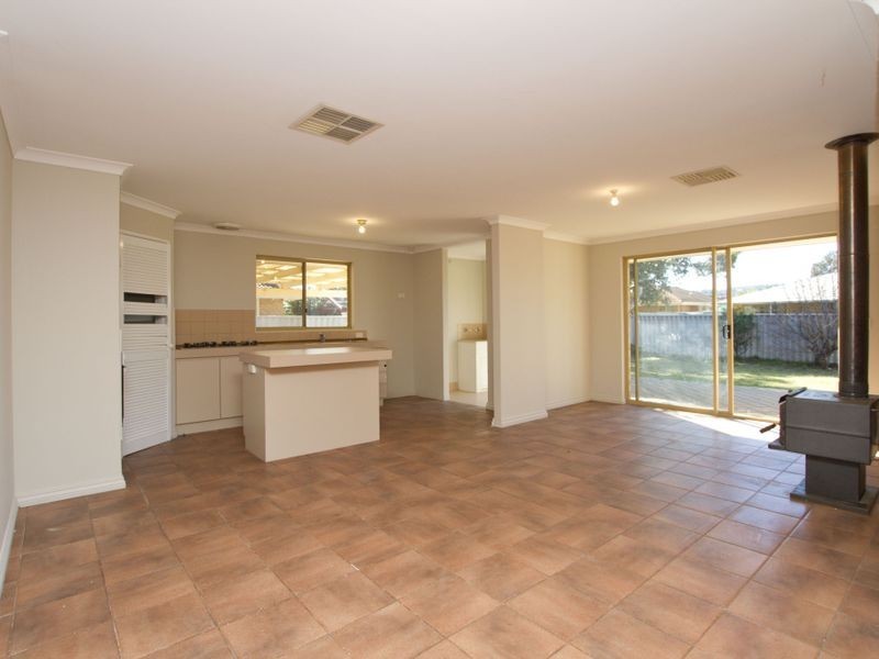 6 Wattlebird Place, Brookdale WA 6112