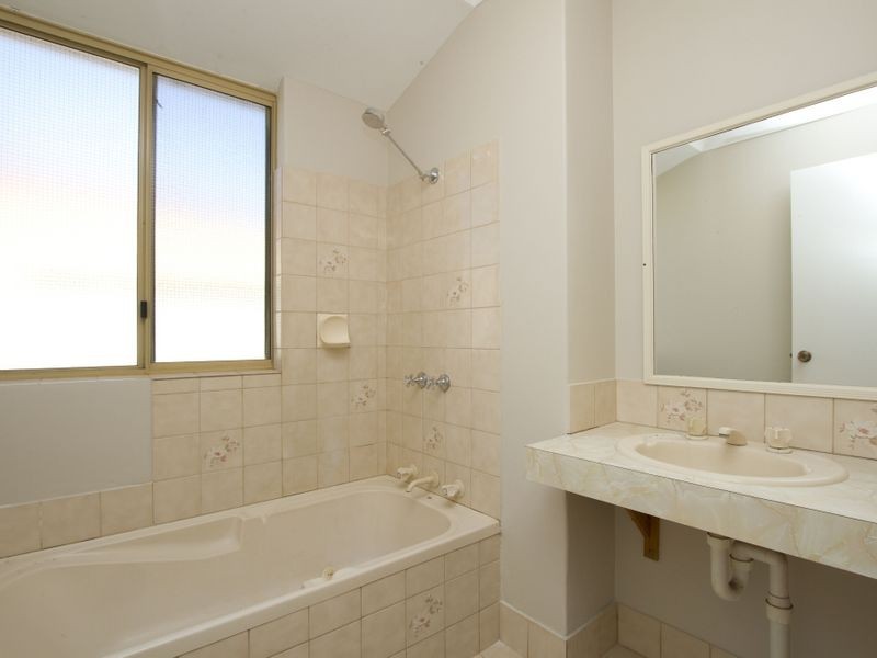 6 Wattlebird Place, Brookdale WA 6112