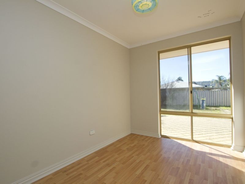 6 Wattlebird Place, Brookdale WA 6112