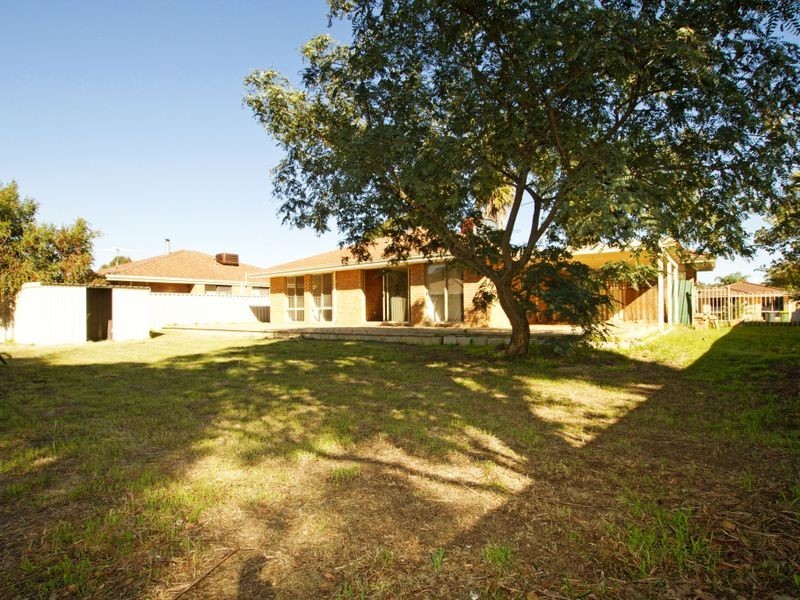 6 Wattlebird Place, Brookdale WA 6112