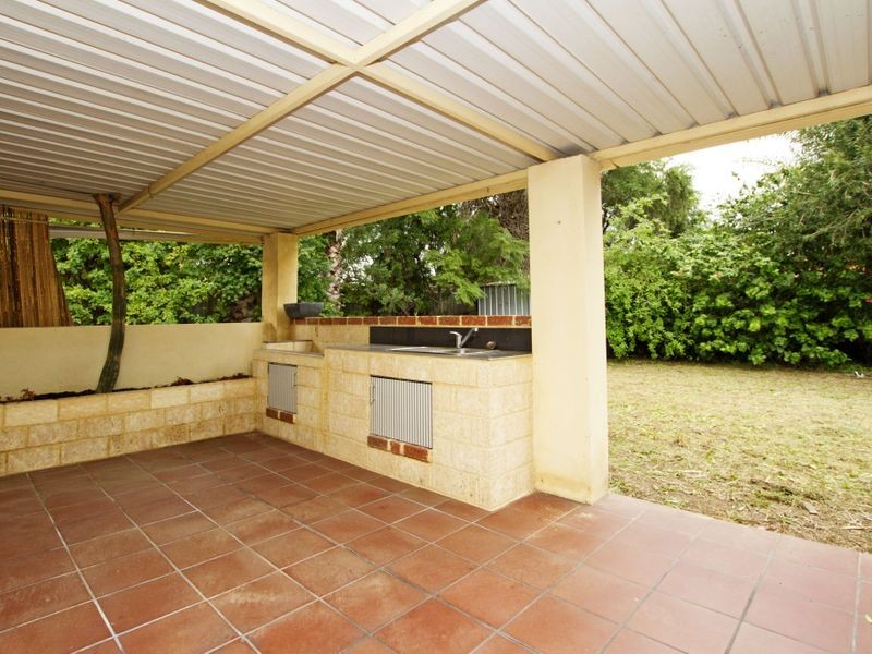 18 Dawson Street, Armadale WA 6112