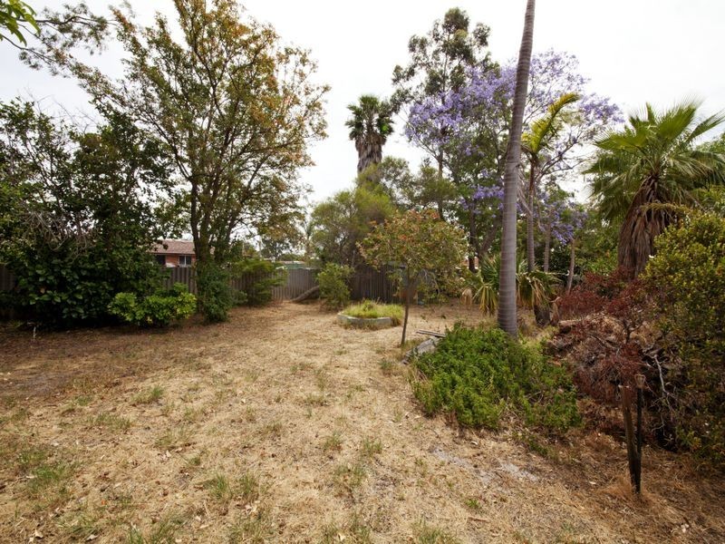 3 Redtingle Road, Camillo WA 6111