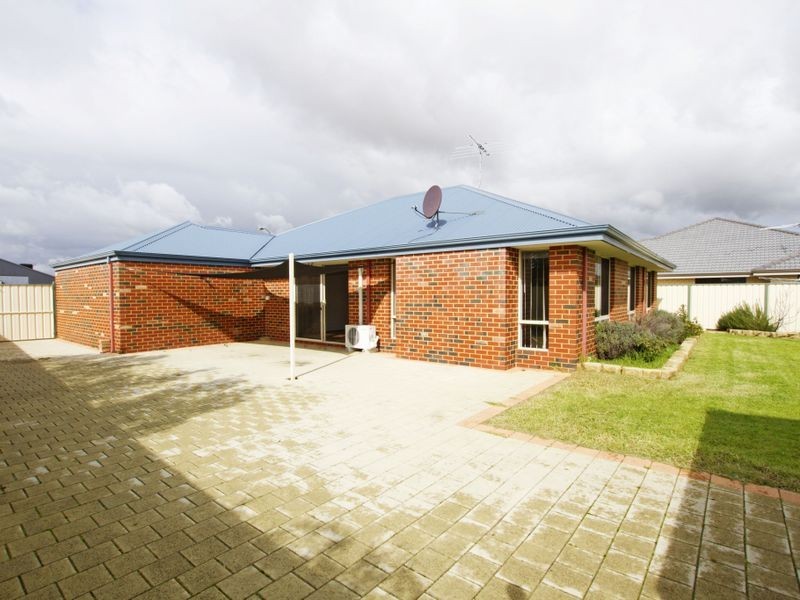 24 Glenfin Road, Seville Grove WA 6112