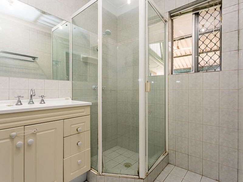 4 Cobham Way, Camillo WA 6111