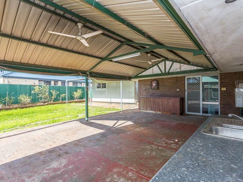 4 Cobham Way, Camillo WA 6111