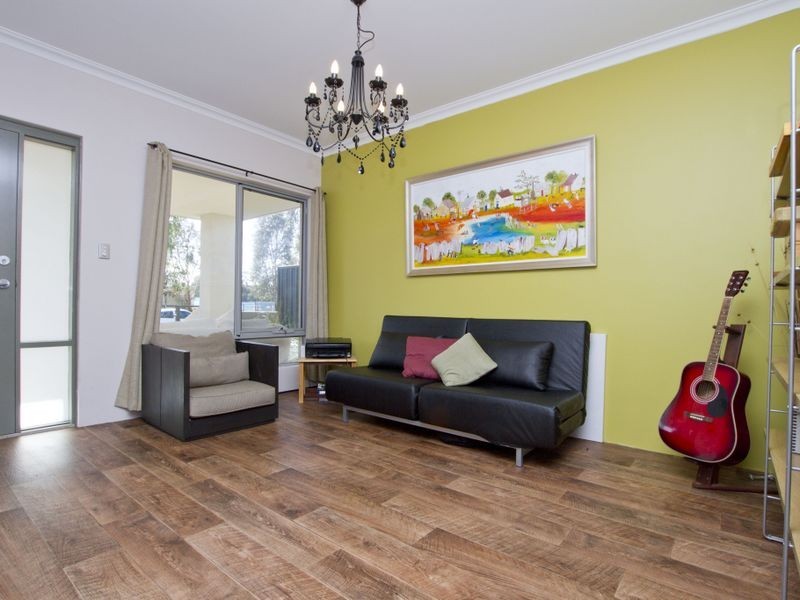 16 Regatta Boulevard, Champion Lakes WA 6111