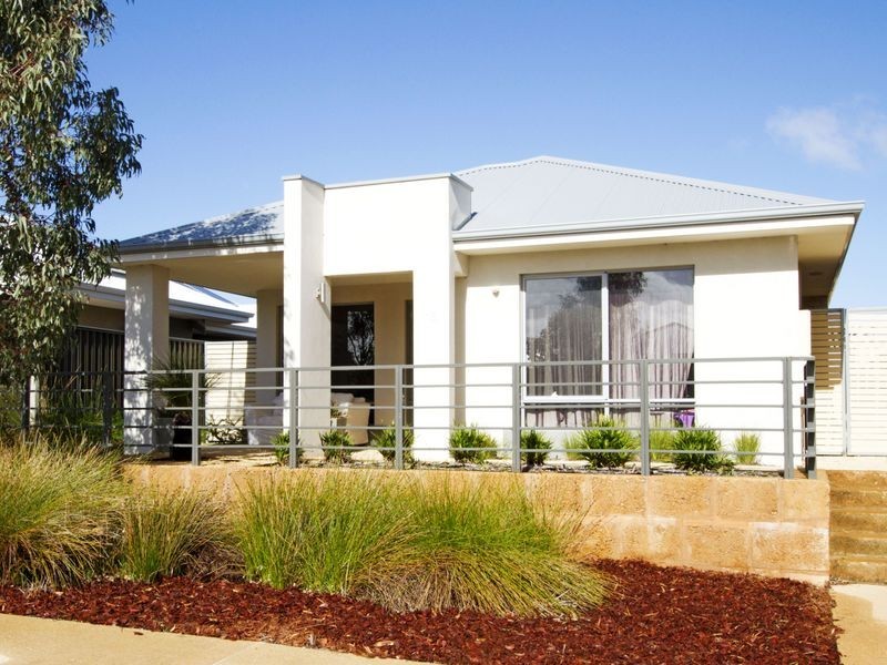 16 Regatta Boulevard, Champion Lakes WA 6111