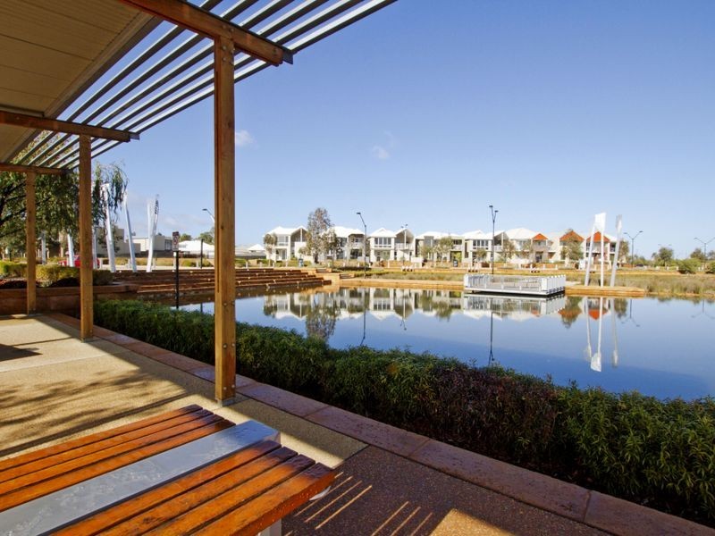 16 Regatta Boulevard, Champion Lakes WA 6111