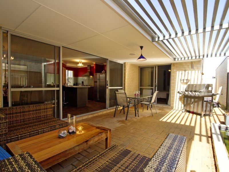 16 Regatta Boulevard, Champion Lakes WA 6111