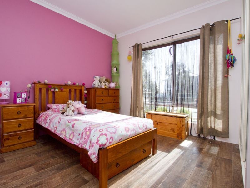 16 Regatta Boulevard, Champion Lakes WA 6111