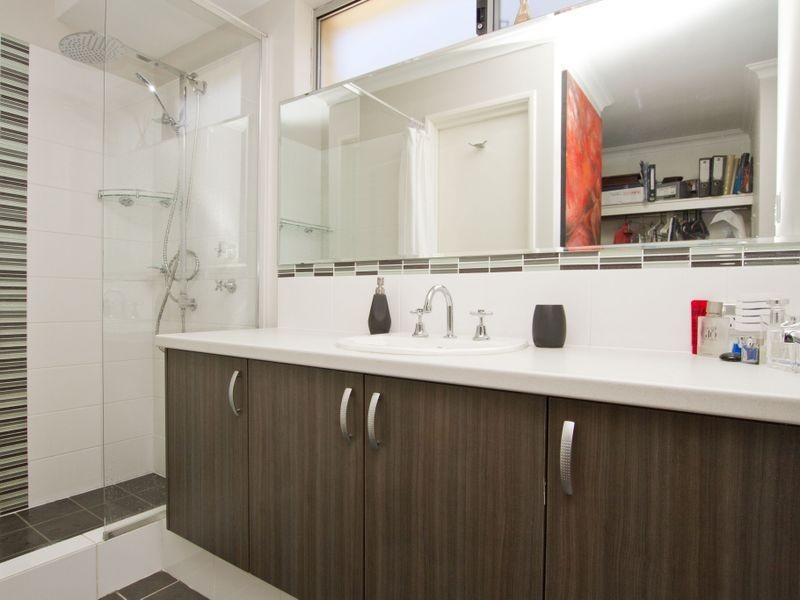 16 Regatta Boulevard, Champion Lakes WA 6111