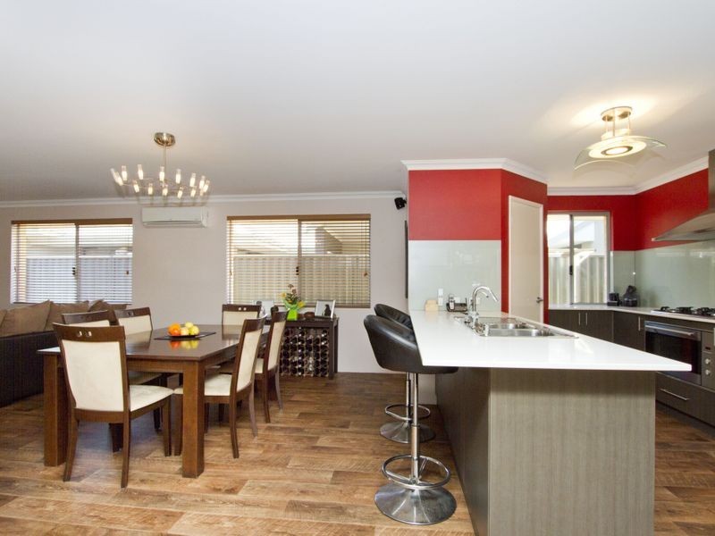 16 Regatta Boulevard, Champion Lakes WA 6111