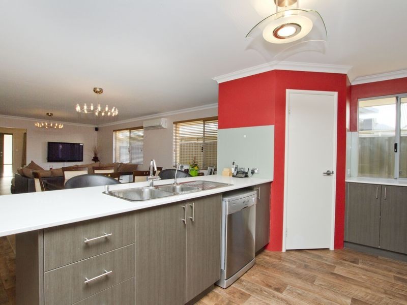 16 Regatta Boulevard, Champion Lakes WA 6111