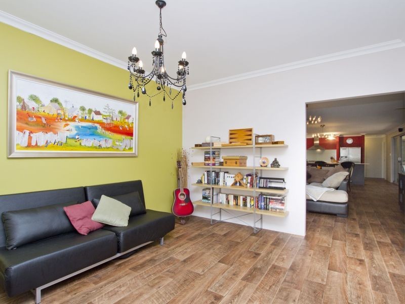 16 Regatta Boulevard, Champion Lakes WA 6111