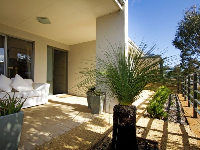 16 Regatta Boulevard, Champion Lakes WA 6111