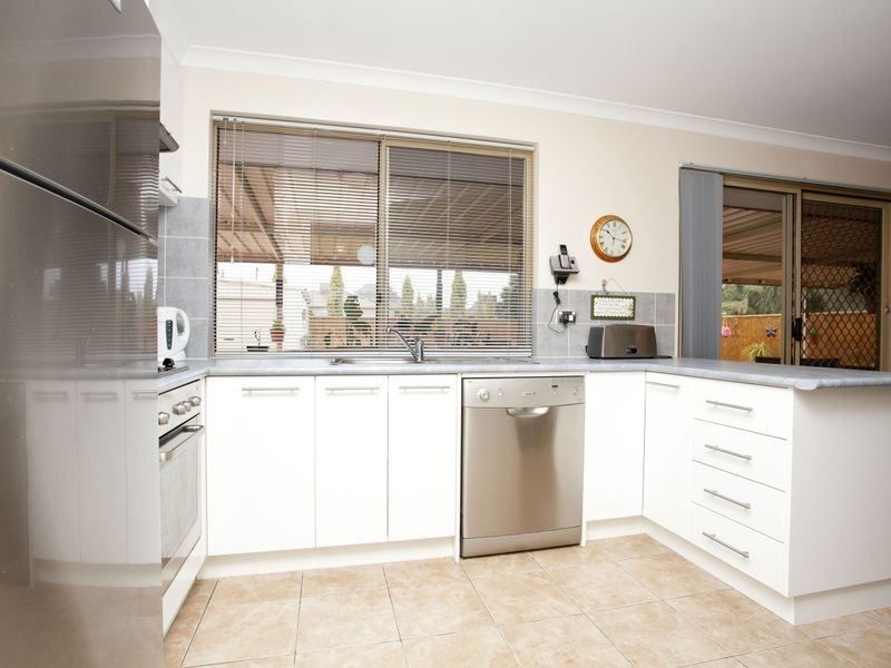 12 Sutcliffe Close, Seville Grove WA 6112