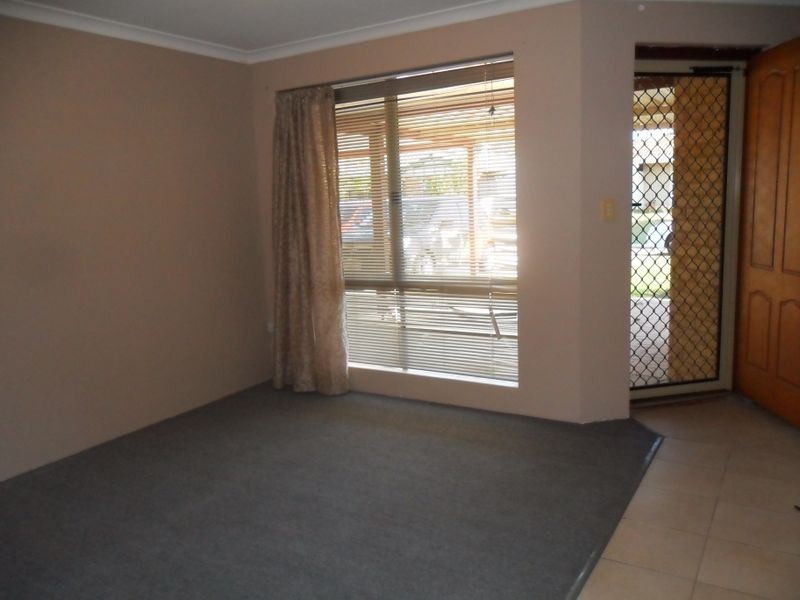 11 McCubbin Loop, Seville Grove WA 6112