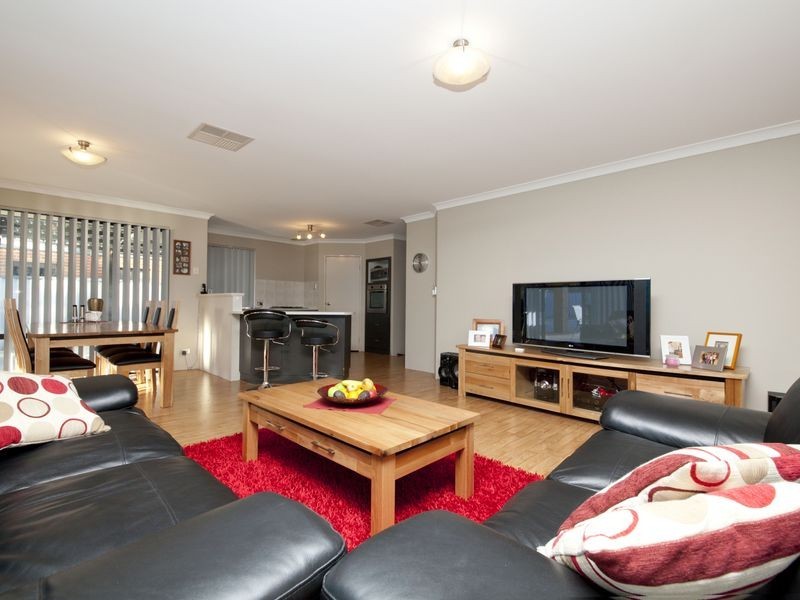 16 Salamanca Boulevard, Seville Grove WA 6112