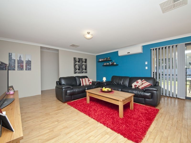 16 Salamanca Boulevard, Seville Grove WA 6112