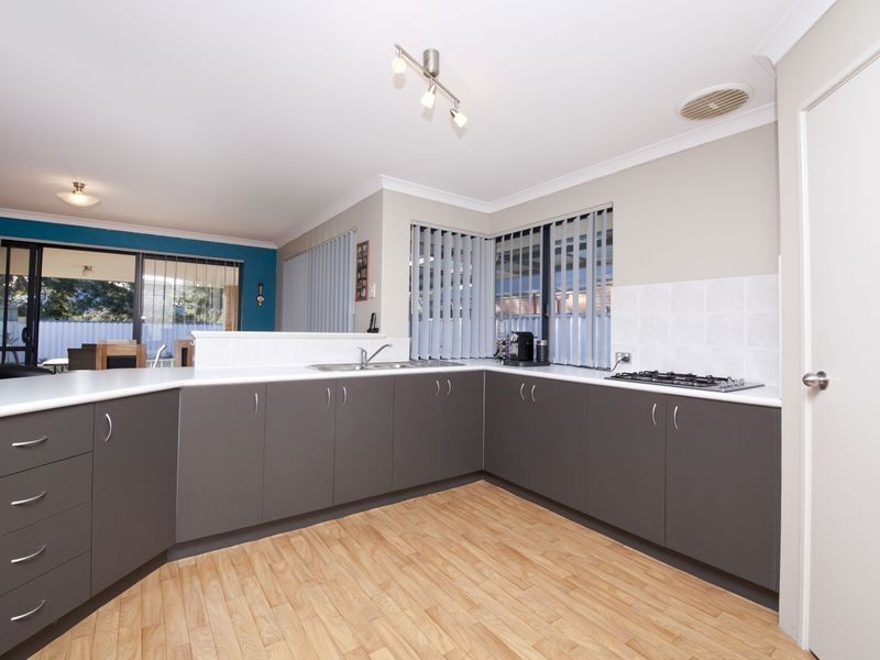 16 Salamanca Boulevard, Seville Grove WA 6112