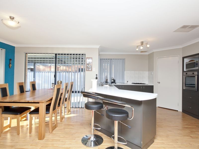 16 Salamanca Boulevard, Seville Grove WA 6112