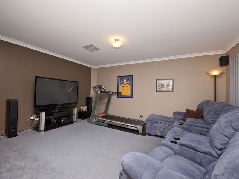 16 Salamanca Boulevard, Seville Grove WA 6112