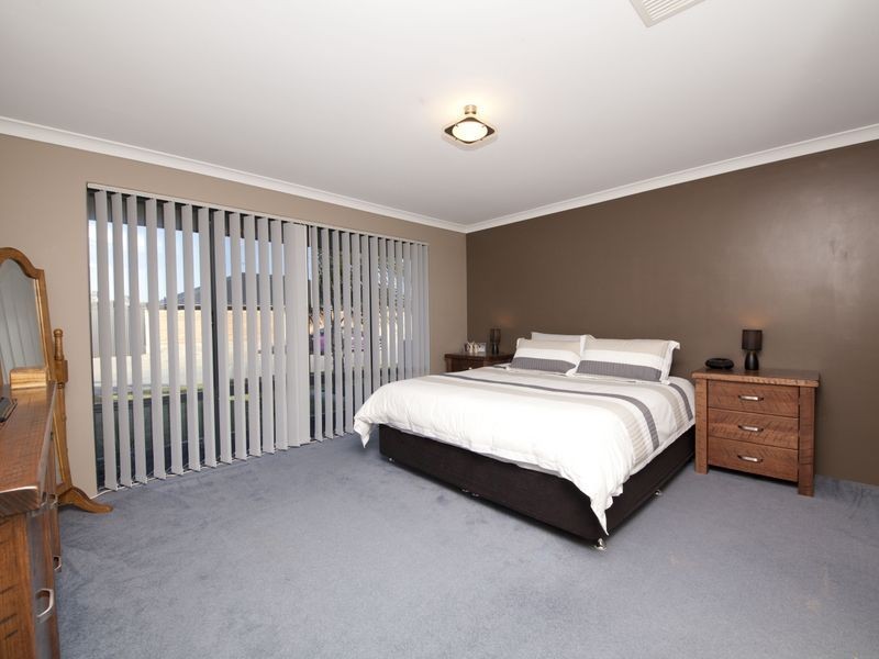 16 Salamanca Boulevard, Seville Grove WA 6112