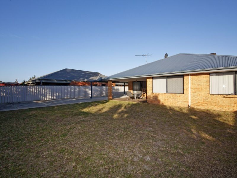 16 Salamanca Boulevard, Seville Grove WA 6112