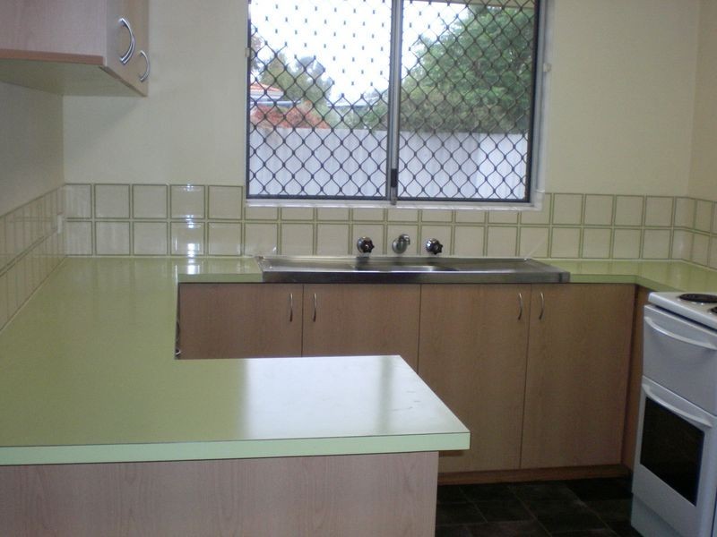 8 Tall Karri Close, Camillo WA 6111