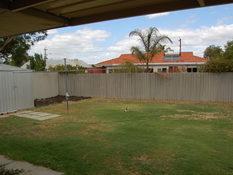 8 Tall Karri Close, Camillo WA 6111