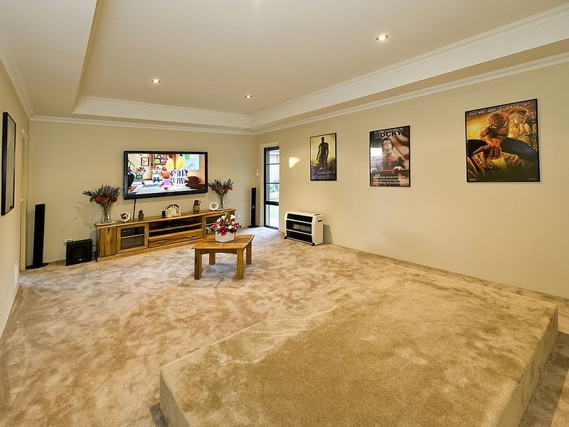 12 Knoop Drive, Darling Downs WA 6122