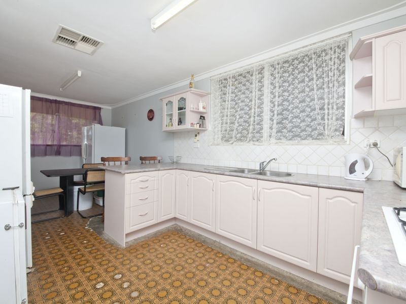 9 Oscar Street, Armadale WA 6112