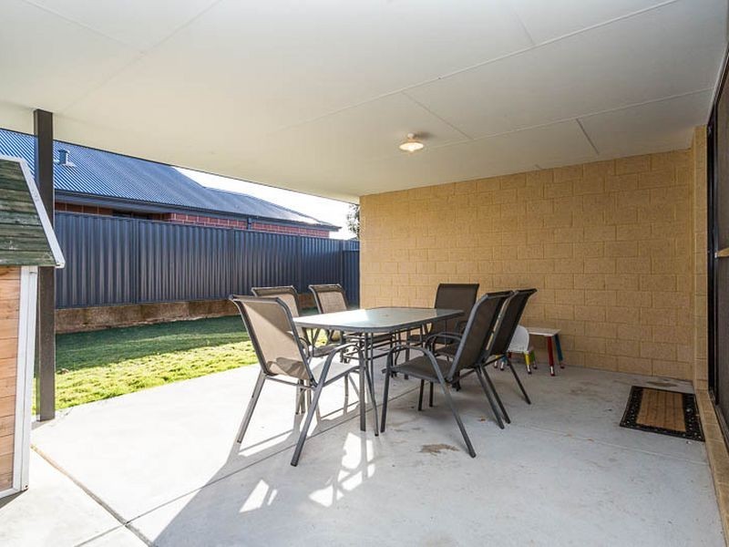 7 Peridot Parkway, Byford WA 6122