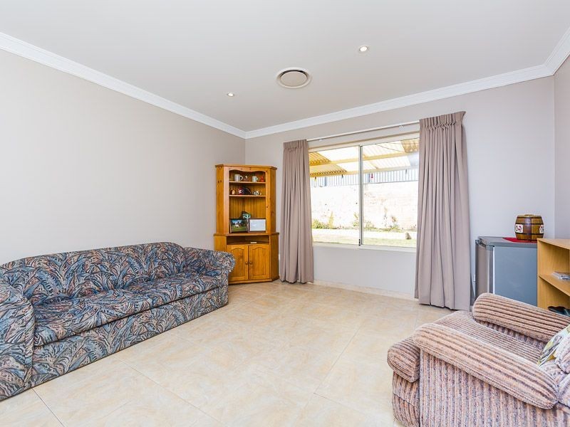7 Gadd Avenue, Darling Downs WA 6122