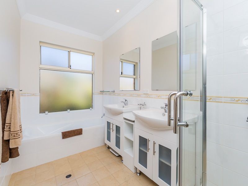 7 Gadd Avenue, Darling Downs WA 6122