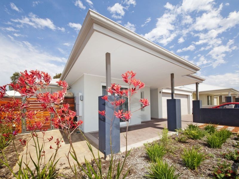 8 Barrington Avenue, Champion Lakes WA 6111